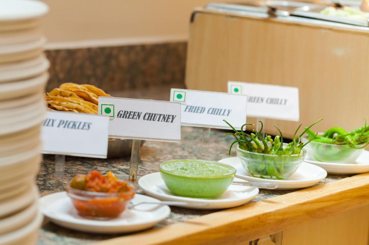 Ahmedabad, Satellite Hotel Екстериор снимка